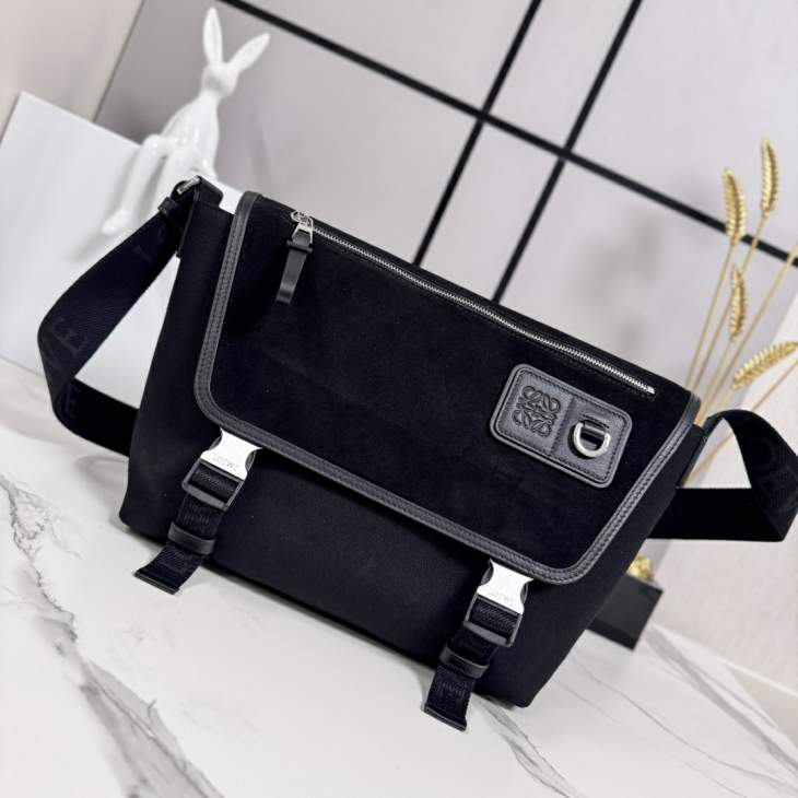 Picture of Loewe Handbags _SKUfw239915534fw